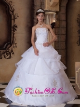 Colon Cuba Strapless Appliques White sweet sixteen  Dress With Pick-ups in 2013 Summer Style QDZY001FOR