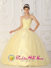 Moron Cuba Light Yellow Quinceanera Dress With Sweetheart Ruched Bodice Organza Appliques forsweet sixteen Style QDML063FOR