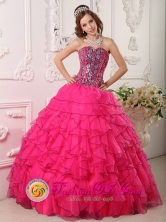 Quito  Ecuador Hot Pink sweet sixteen Dress For 2013 Sweetheart Organza With Beading Ruffled Ball Gown Style QDZY030FOR