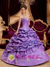 Luxurious Lavender For 2013 Sweetheart Quinceanera Dress Appliques And Pick-ups Decorate in Berlin El Salvador Style QDZY161FOR
