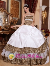 2013 Panajachel Guatemala Beading Decorate Bodice Informal White Quinceanera Dress Strapless and sexy Leopard Ball Gown for Quinceanera Style QDZY437FOR