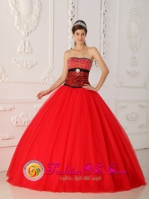 2013 San Pedro Sacatepquez Guatemala Customize A-line Quinceaners Dress With Beaded Decorate Bust Red and black Strapless Style QDZY433FOR