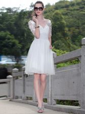 Delicate White Column/Sheath Tulle V-neck Sleeveless Lace Knee Length Zipper Prom Gown