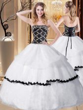 Clearance Floor Length Ball Gowns Sleeveless White Quinceanera Gowns Lace Up