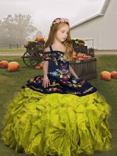  Straps Sleeveless Little Girl Pageant Gowns Floor Length Embroidery and Ruffles Green Organza