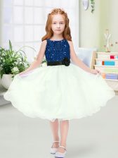 Affordable Sleeveless Knee Length Sequins and Hand Made Flower Zipper Flower Girl Dresses with Blue And White