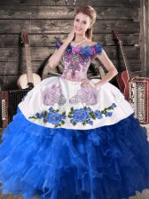 Fine Blue And White Ball Gowns Off The Shoulder Sleeveless Satin and Organza Floor Length Lace Up Appliques Quinceanera Gowns