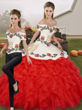  Off The Shoulder Sleeveless Ball Gown Prom Dress Floor Length Embroidery and Ruffles White And Red Organza