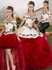  Off The Shoulder Sleeveless Lace Up Ball Gown Prom Dress White And Red Tulle