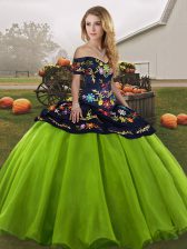  Off The Shoulder Neckline Embroidery Quinceanera Gowns Sleeveless Lace Up
