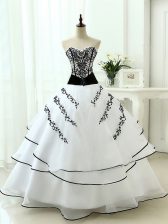 On Sale White Ball Gowns Organza Sweetheart Sleeveless Beading and Appliques Floor Length Lace Up Quinceanera Dress