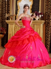 2013 Sweetheart Taffeta Ball Gown Beading Decorate Bust Modest Red Quinceanera Dress In Guayaibi Paraguay Style QDZY217FOR  