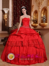 Appliques Beautiful Red 2013 Quinceanera Ball Gown Dress For Formal Evening Sweetheart Taffeta In San Cosme y Damian Paraguay Style QDZY560FOR  