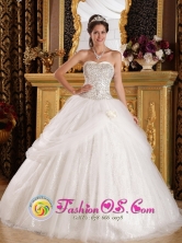Spring White Quinceanera Dress With Sweetheart Beaded Bodice and Pick-ups Tulle In Itaugua Paraguay Style QDZY401FOR 