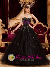 Wonderful Black Wholesale Sweetheart  Neckline Quinceanera Dress With Beaded Appliques Scattered In San Alberto Paraguay  Style QDZY168FOR