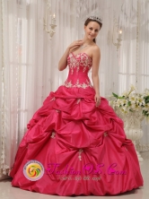 2013 Spring Formal Quinceanera Dresses Coral Red Appliques Sweetheart with Pick-ups IN  Nagarote Nicaragua  Style QDZY655FOR