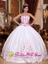 2013 Spring White Taffeta Quinceanera Dress With Beading and Embroidery  IN  San Miguelito Nicaragua  Style QDZY670FOR