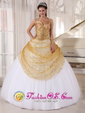 2013 Alotenango Guatemala V-neck Champagne and White 2013 Quinceanera Dress Appliques Spaghetti Straps Halter top Tulle and Sequin Ball Gown Style PDZY721FOR