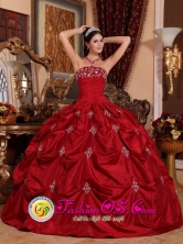 2013 Escuintla Guatemala Wine Red Customize Pick-ups and Appliques Strapless Taffeta Quinceanera Dress For Spring Style QDZY230FOR