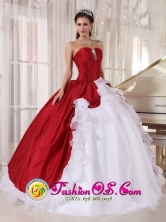 2013 Jalapa Guatemala Wine Red and White Ball Gown Quinceanera Dress with Hand Made Flowers Sweetheart Organza and Taffeta Style PDZY762FOR