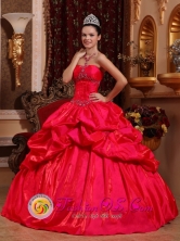 Stylish Red Appliques Decorate Bust 2013 Canalete Colombia Wholesale Quinceanera Dress With Taffeta Beading And Ruffles for Military Ball Style QDZY632FOR