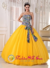 Las Guias Oriente Panama For Formal Evening Golden Yellow and Printing Quinceanera Dress Bowknot Tulle Ball Gown Style PDZY713FOR 