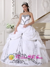 2013 Embroidery Over Skirt and Pick-ups For Quinceaners Dress With Sweetheart Gown IN  Carmelo Uruguay Style QDZY362FOR 