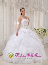 Modest White Ruffles Elegant 2013 Spring Quinceanera Dress With Sweetheart Appliques and Ruch IN  Trinidad Uruguay Style QDZY479FOR