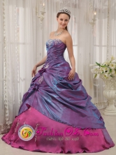 Guarare Panama Customer Made Appliques Decorate Bodice Informal Purple and Fuchsia Sweet 16 Dress Strapless Taffeta Ball Gown Style QDZY313FOR