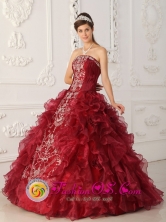Customer Made Wine Red Satin and Organza With Embroidery Classical Quinceanera Dress Strapless Ball Gown In Pedro Brand  Dominican Style QDZY324FOR