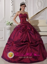 Chiclayo Peru Beautiful Sweetheart Burgundy Pick ups wholesale Quinceanera Dress With Exquisite Taffeta Appilques in Summer Style QDZY645FOR