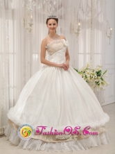 The Most Popular White 2013 Yoro Honduras Customer Made Quinceanera Dress With Beading Strapless Taffeta Ball Gown  Style QDZY285FOR