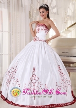 White And Wine Red Quinceanera Dress With Embroidery Decorate ball gown On Satin for Sweet 16 In Cordoba Argentina  Style PDZY535FOR