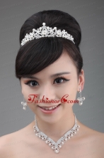 Tiara and Necklace in Luxurious Pearl and Alloy ACCJSET021FOR
