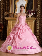 Contramaestre Cuba Simple Beading and Appliques Decorate Bodice Pink Straps Taffeta Ball Gown For 2013 Summer sweet sixteen Style QDZY237FOR