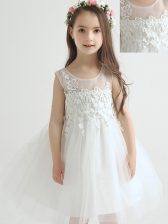 Vintage White Tulle Zipper Scoop Sleeveless Knee Length Flower Girl Dresses Appliques and Bowknot