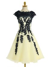  Cap Sleeves Scalloped Knee Length Zipper Prom Party Dress Light Yellow for Prom and Party with Appliques