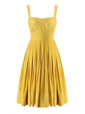  Yellow Chiffon Criss Cross Sweetheart Sleeveless Knee Length Prom Dress Beading and Pleated