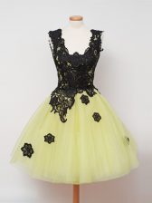  Yellow Sleeveless Lace Knee Length Damas Dress