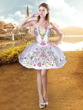  White Sleeveless Mini Length Embroidery Lace Up Prom Evening Gown