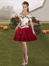 Wine Red Ball Gowns Off The Shoulder Sleeveless Organza Mini Length Lace Up Embroidery and Ruffled Layers Prom Gown