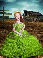  Little Girl Pageant Gowns Wedding Party with Embroidery and Ruffled Layers Off The Shoulder Short Sleeves Lace Up
