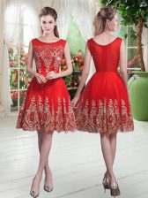 Smart Red Tulle Zipper Scoop Sleeveless Knee Length Dress for Prom Beading and Appliques