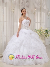 Modest White Ruffles Elegant 2013 Spring Quinceanera Dress With Sweetheart Appliques and Ruch Organza In San Estanislao Paraguay Style QDZY479FOR   