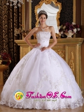 2013 Jundiai Brazil Customized Embroidery with Beading Decorate Lace White Quinceanera Dress Style QDZY098FOR