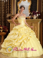 2013 Loncoche Chile Latest Ball Gown Quinceanera Dress Light Yellow Taffeta Beaded Decorate Yet Pick-ups Style QDZY212FOR
