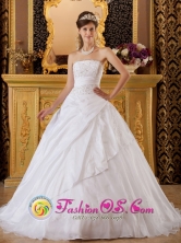 Combarbala Chile White Appliques Sash Romantic Sweet 16 Dress With Strapless Tafftea and Tulle For Winter Style QDZY184FOR