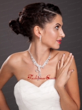 Luxurious Imitation Pearl Ladies Jewelry Set Including Necklace And Earrings JDZH060FOR
